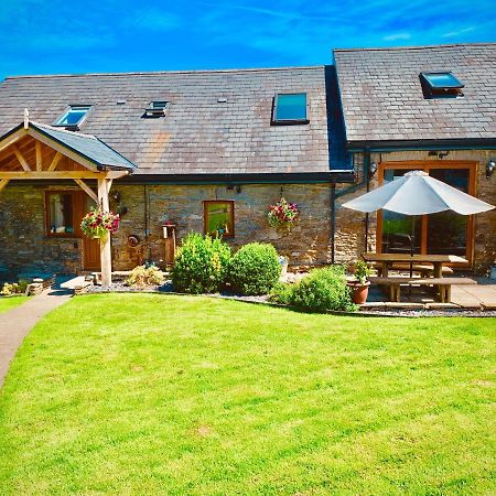 Beudy Bach Bed & Breakfast Cross Hands ภายนอก รูปภาพ
