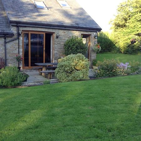 Beudy Bach Bed & Breakfast Cross Hands ภายนอก รูปภาพ