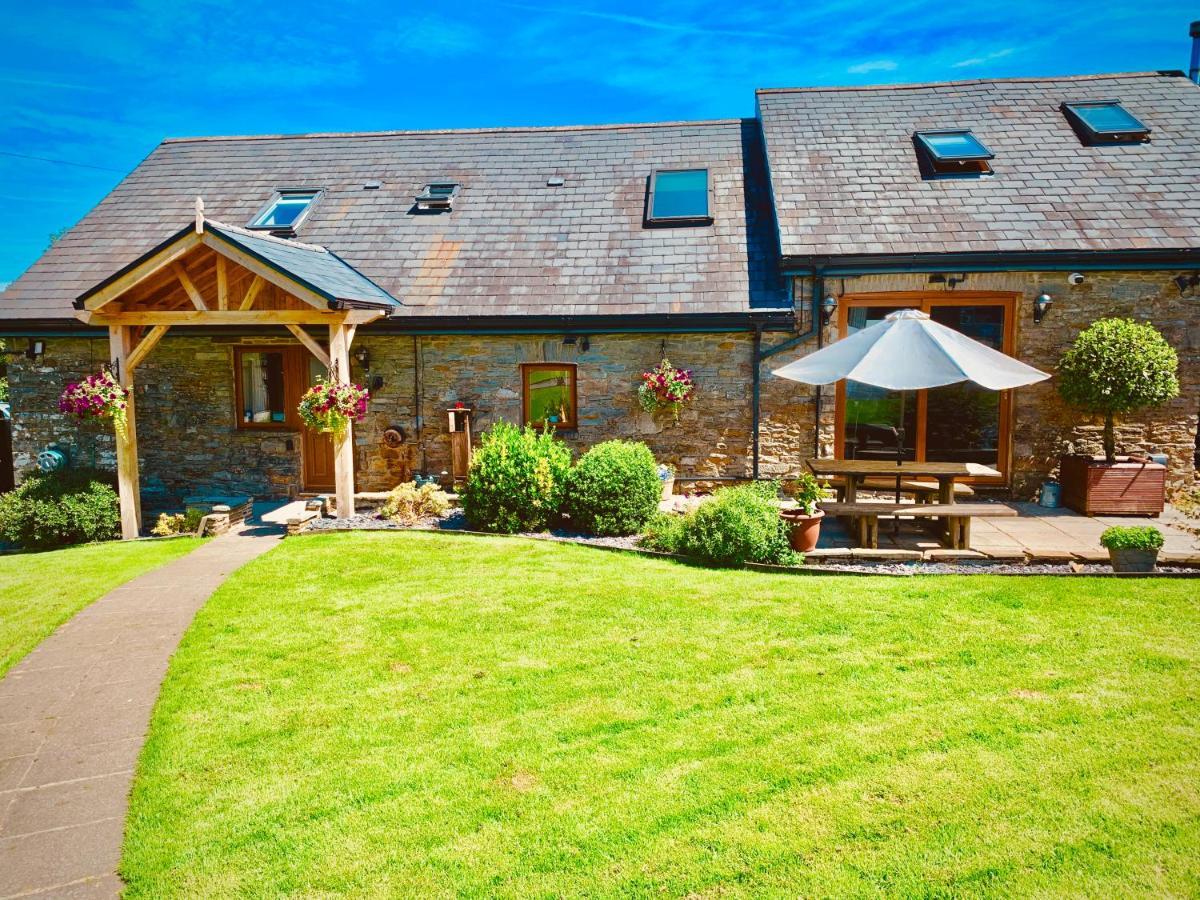 Beudy Bach Bed & Breakfast Cross Hands ภายนอก รูปภาพ