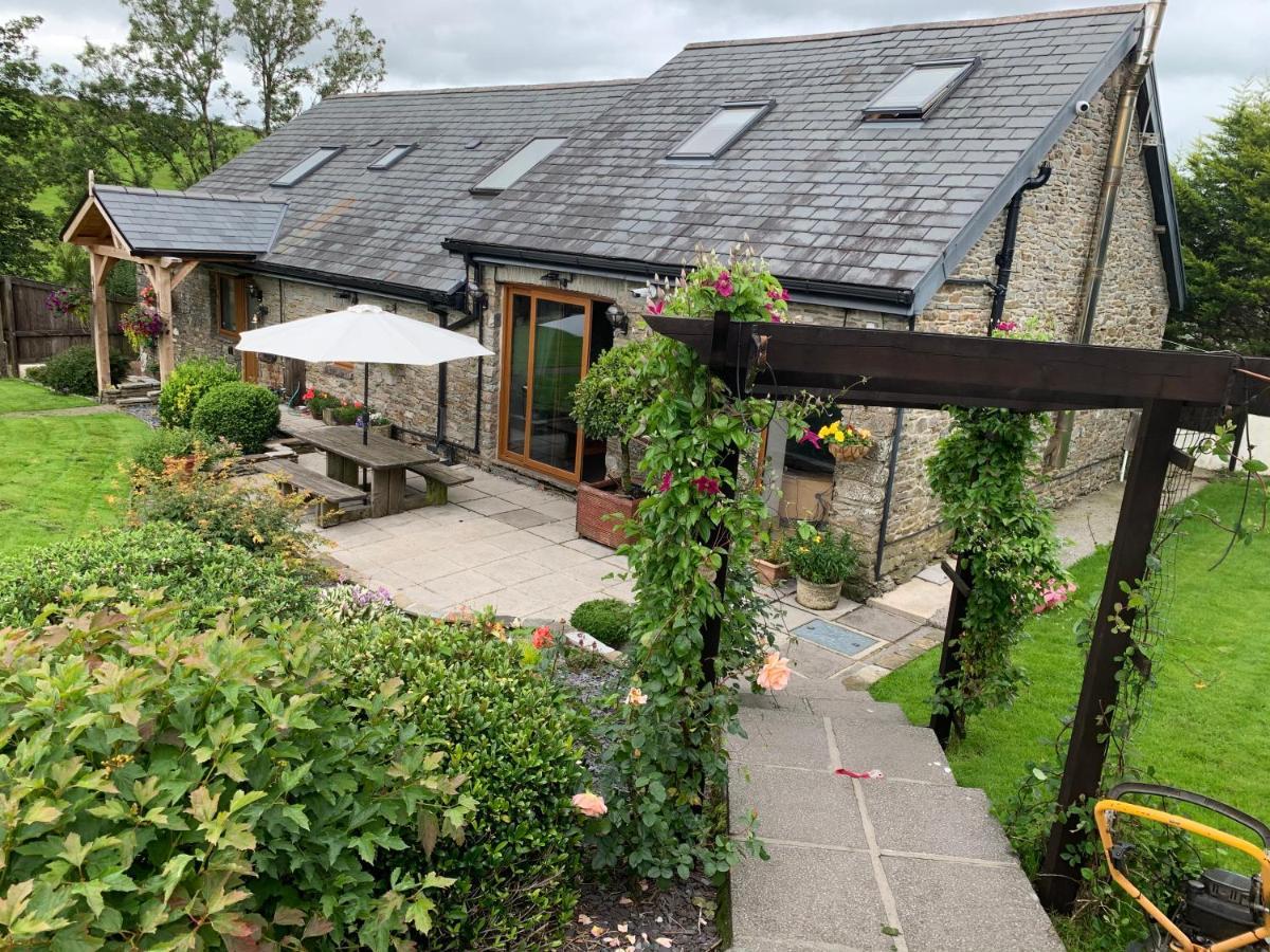 Beudy Bach Bed & Breakfast Cross Hands ภายนอก รูปภาพ