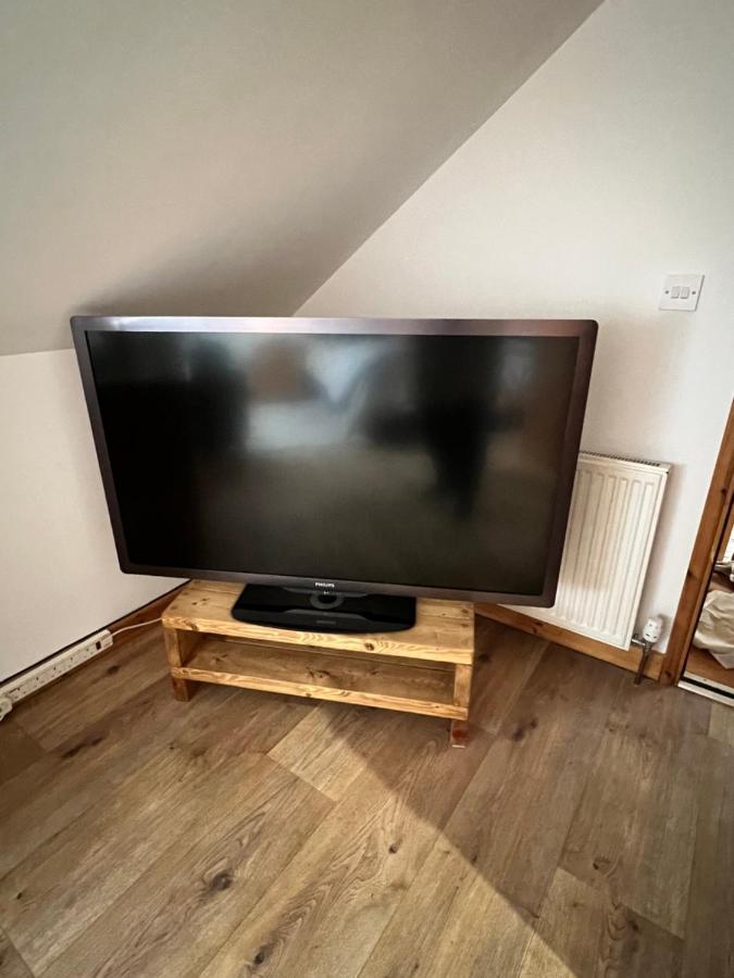 Beudy Bach Bed & Breakfast Cross Hands ภายนอก รูปภาพ