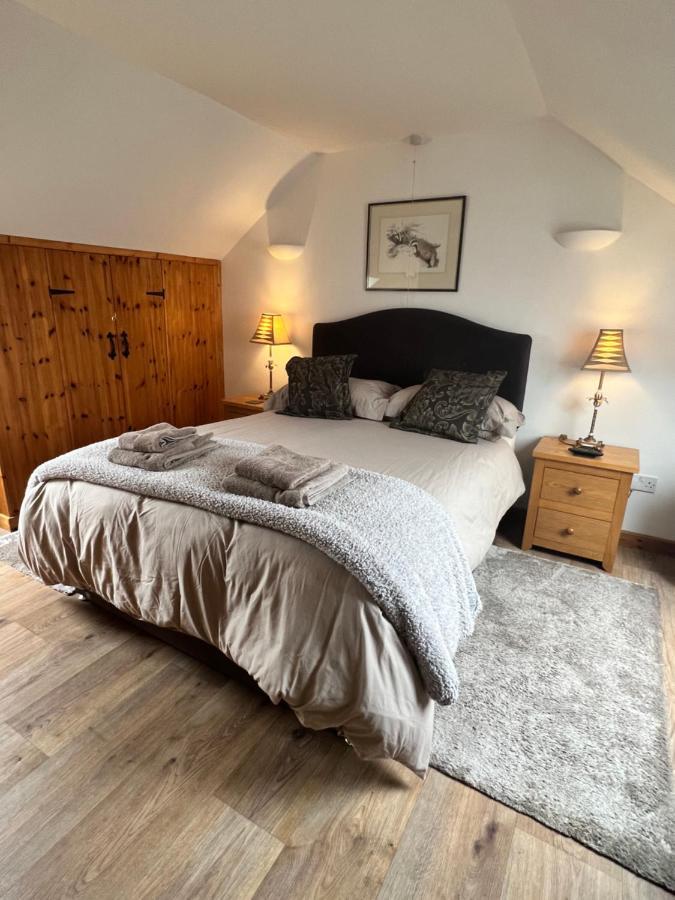 Beudy Bach Bed & Breakfast Cross Hands ภายนอก รูปภาพ