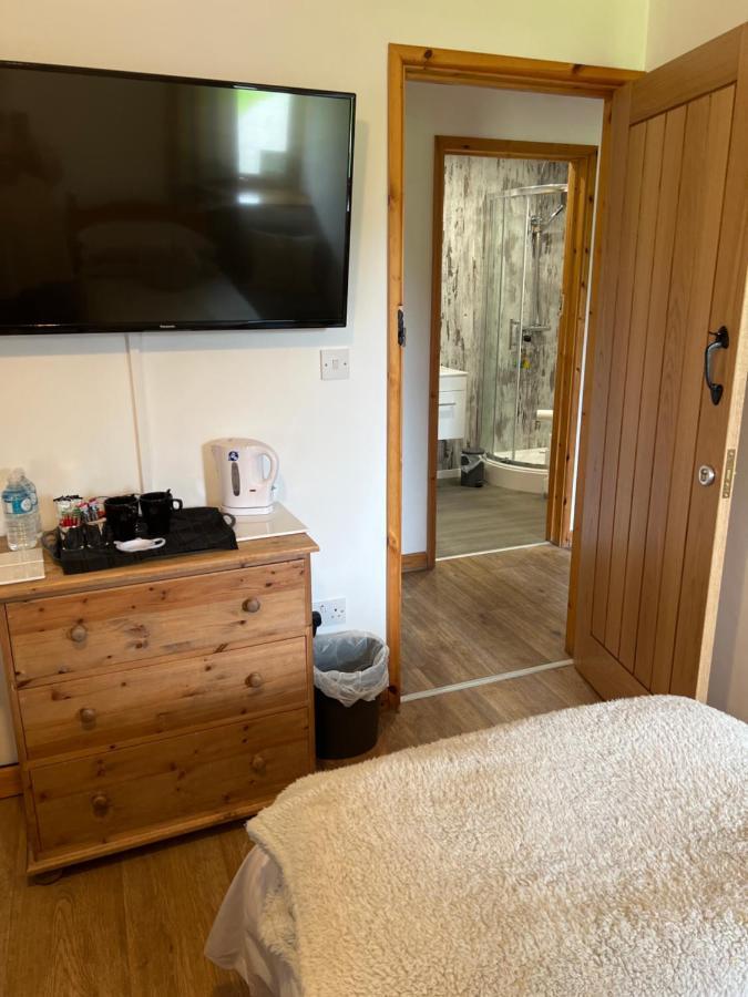 Beudy Bach Bed & Breakfast Cross Hands ภายนอก รูปภาพ