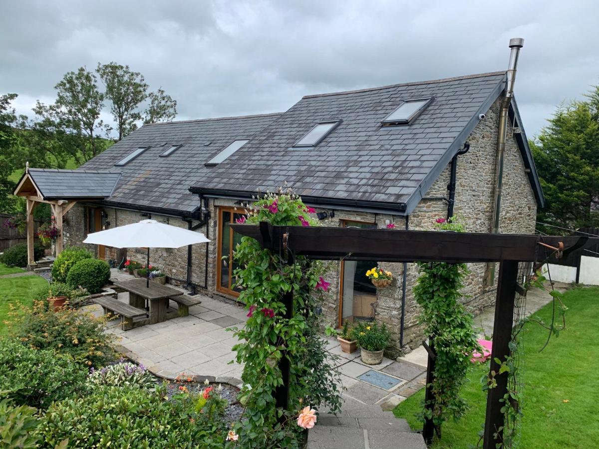 Beudy Bach Bed & Breakfast Cross Hands ภายนอก รูปภาพ