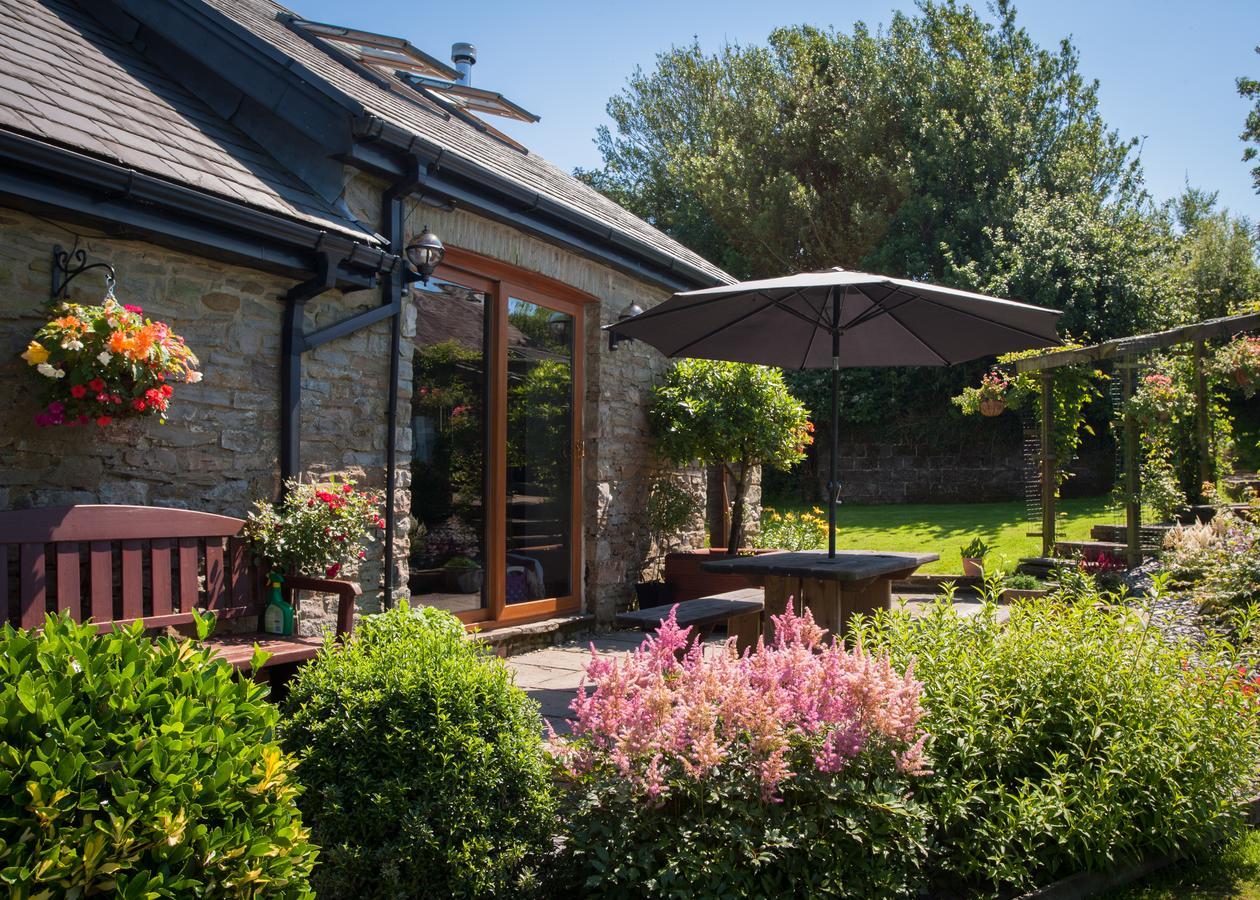 Beudy Bach Bed & Breakfast Cross Hands ภายนอก รูปภาพ