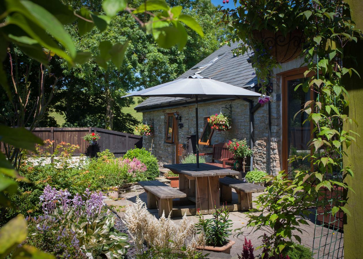 Beudy Bach Bed & Breakfast Cross Hands ภายนอก รูปภาพ
